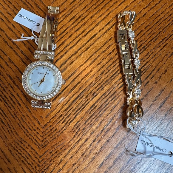 Women's Gold-Tone Alloy Bangle with Crystals Fashion Watch 24mm Brace Set